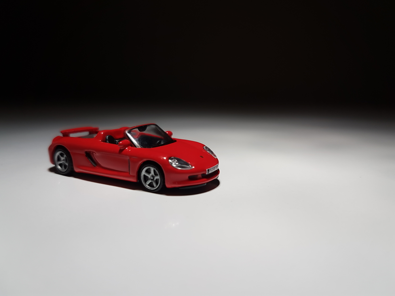 Illustration for article titled Makeitfit Monday: Rennsport Reunion Edition - Malibu International 1:87 Porsche Carrera GT